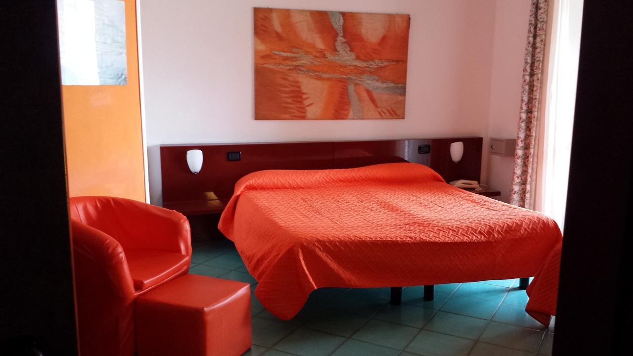 Hotel Annabelle Иския Екстериор снимка