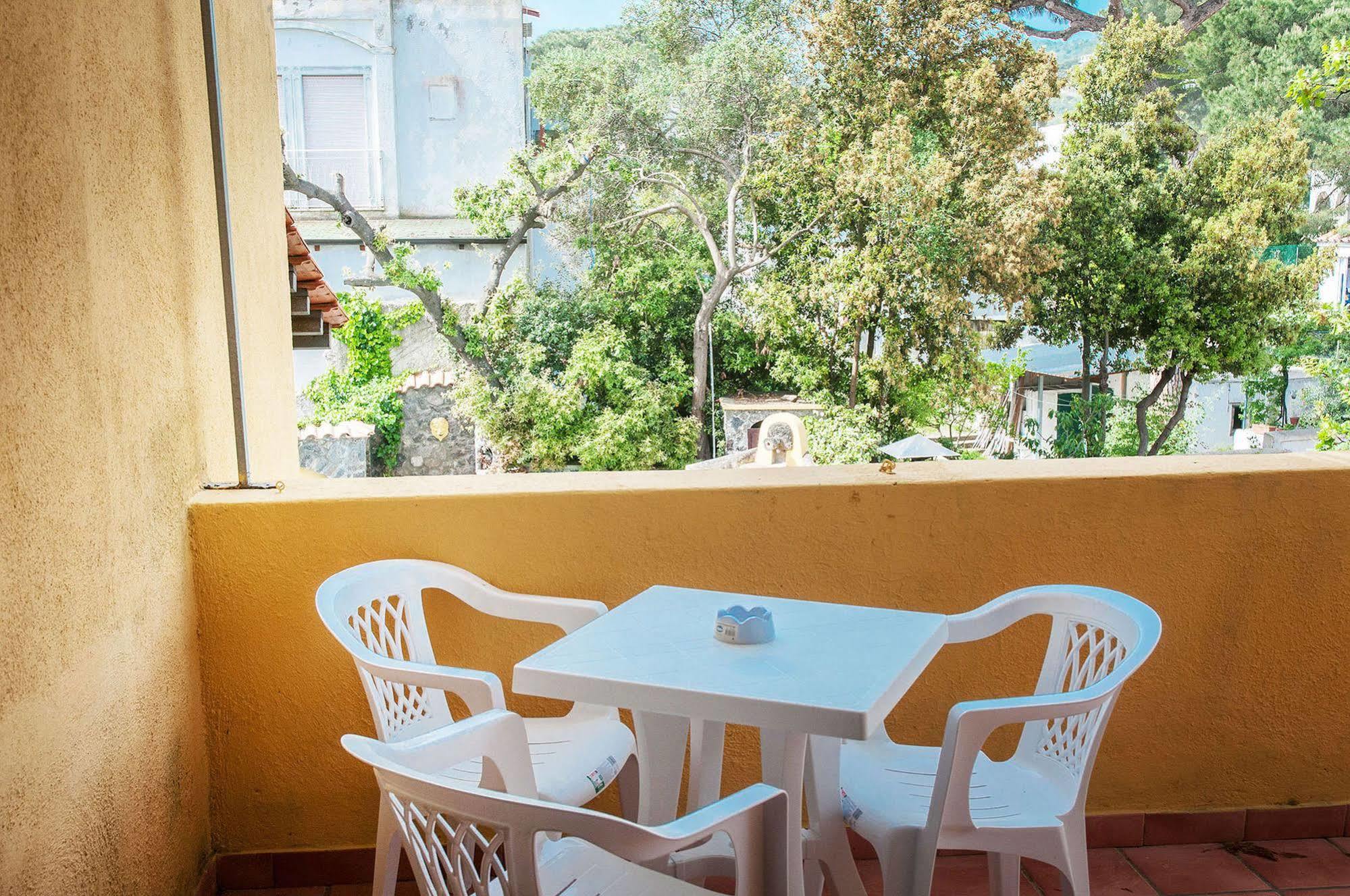 Hotel Annabelle Иския Екстериор снимка