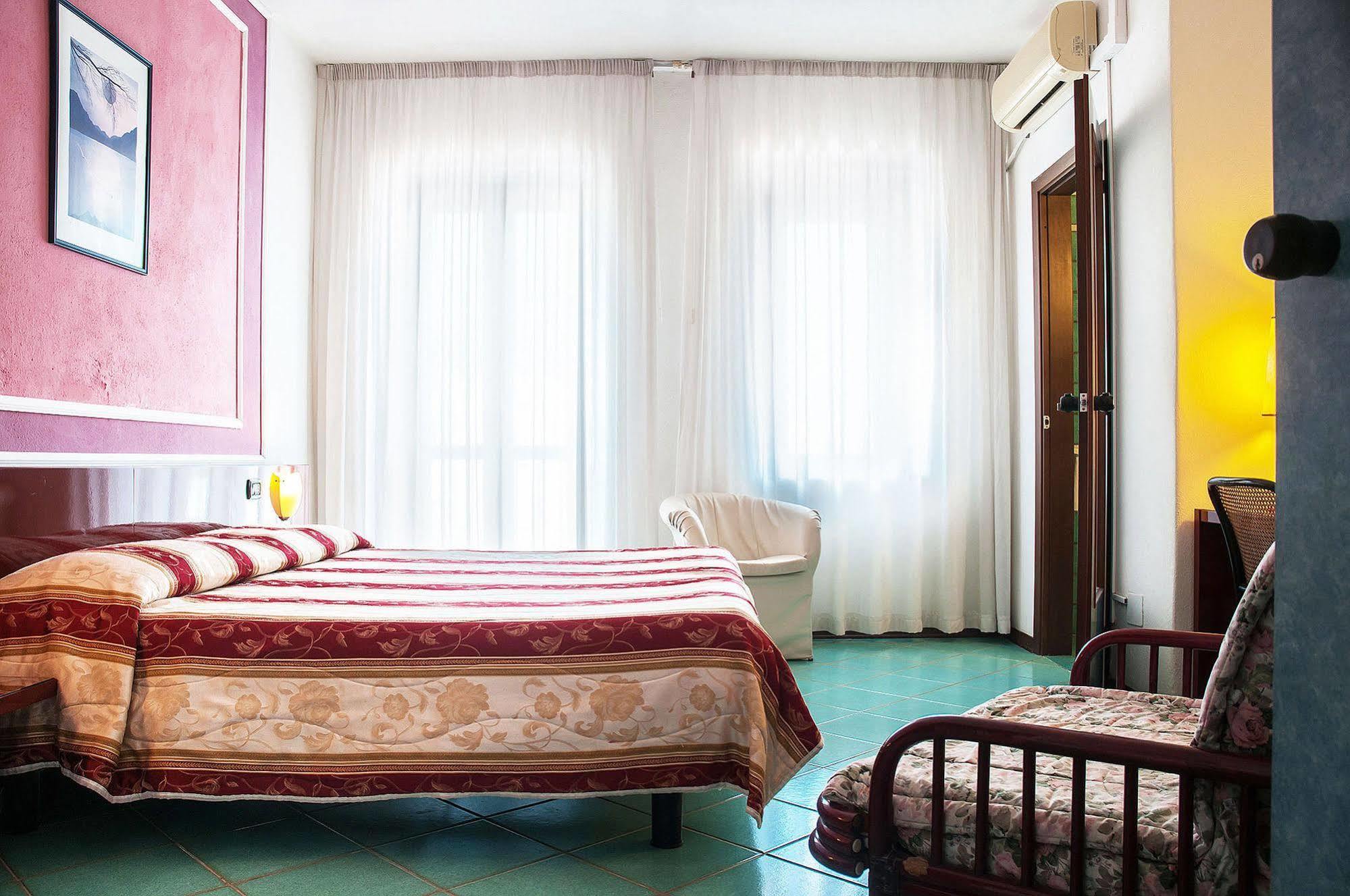 Hotel Annabelle Иския Екстериор снимка