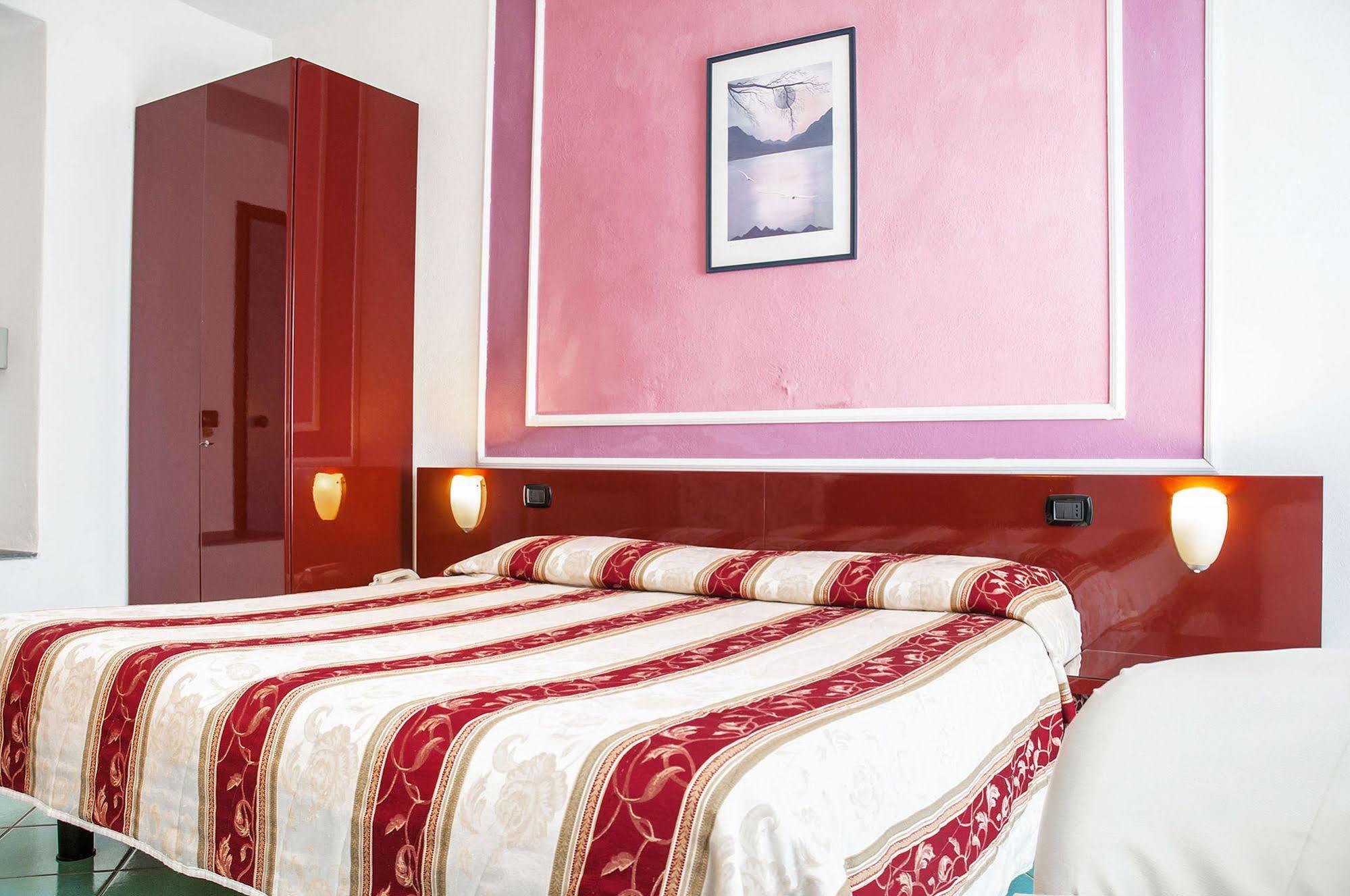 Hotel Annabelle Иския Екстериор снимка